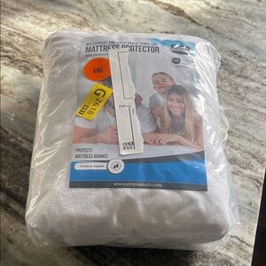 Utopia Deals White Mattress Protector